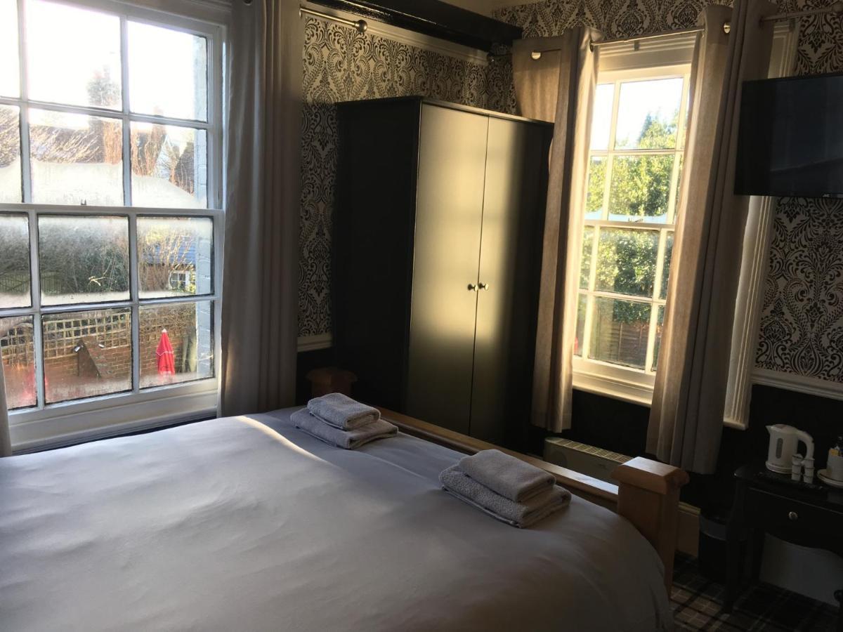 The White Hart Pub And Rooms Cranleigh Exteriér fotografie