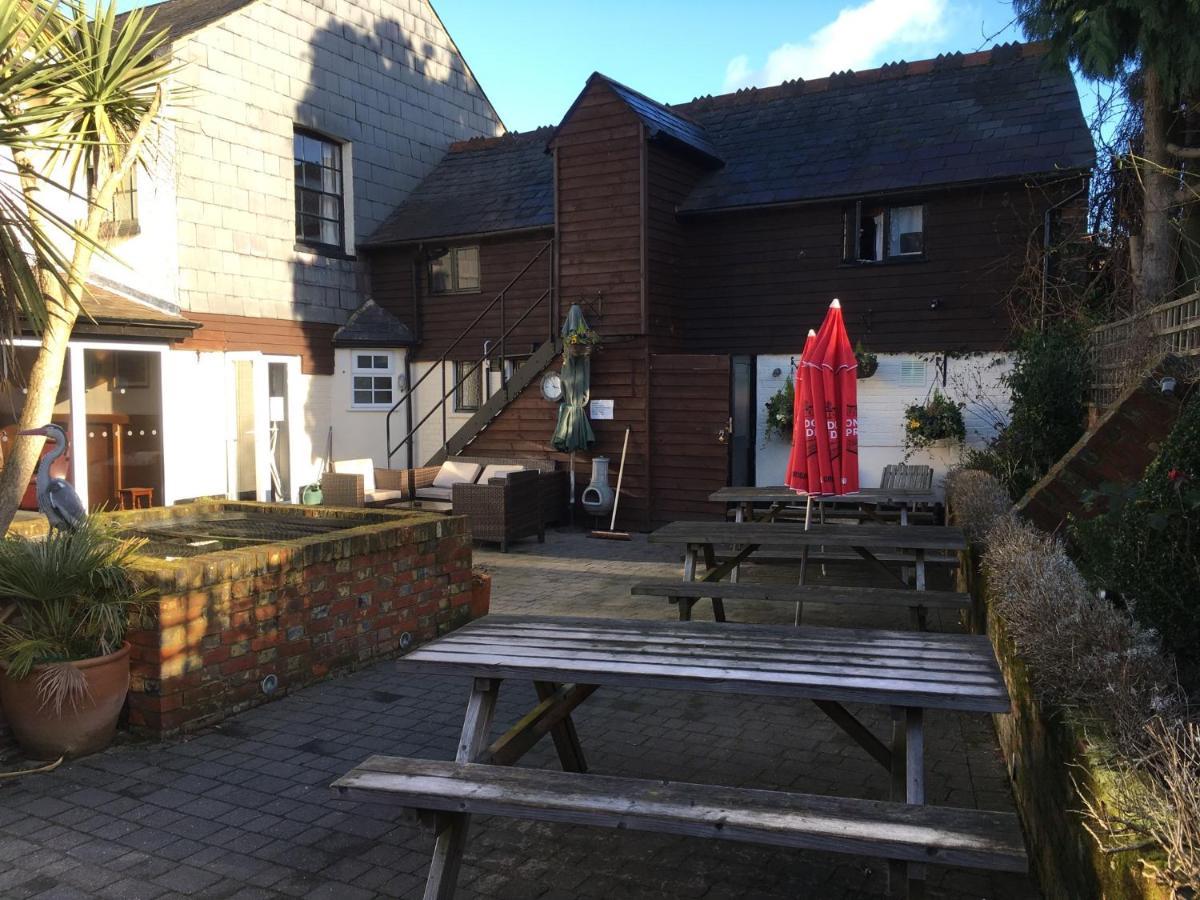 The White Hart Pub And Rooms Cranleigh Exteriér fotografie