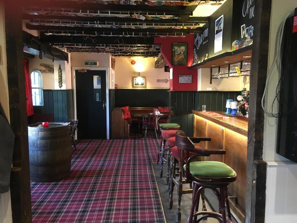 The White Hart Pub And Rooms Cranleigh Exteriér fotografie