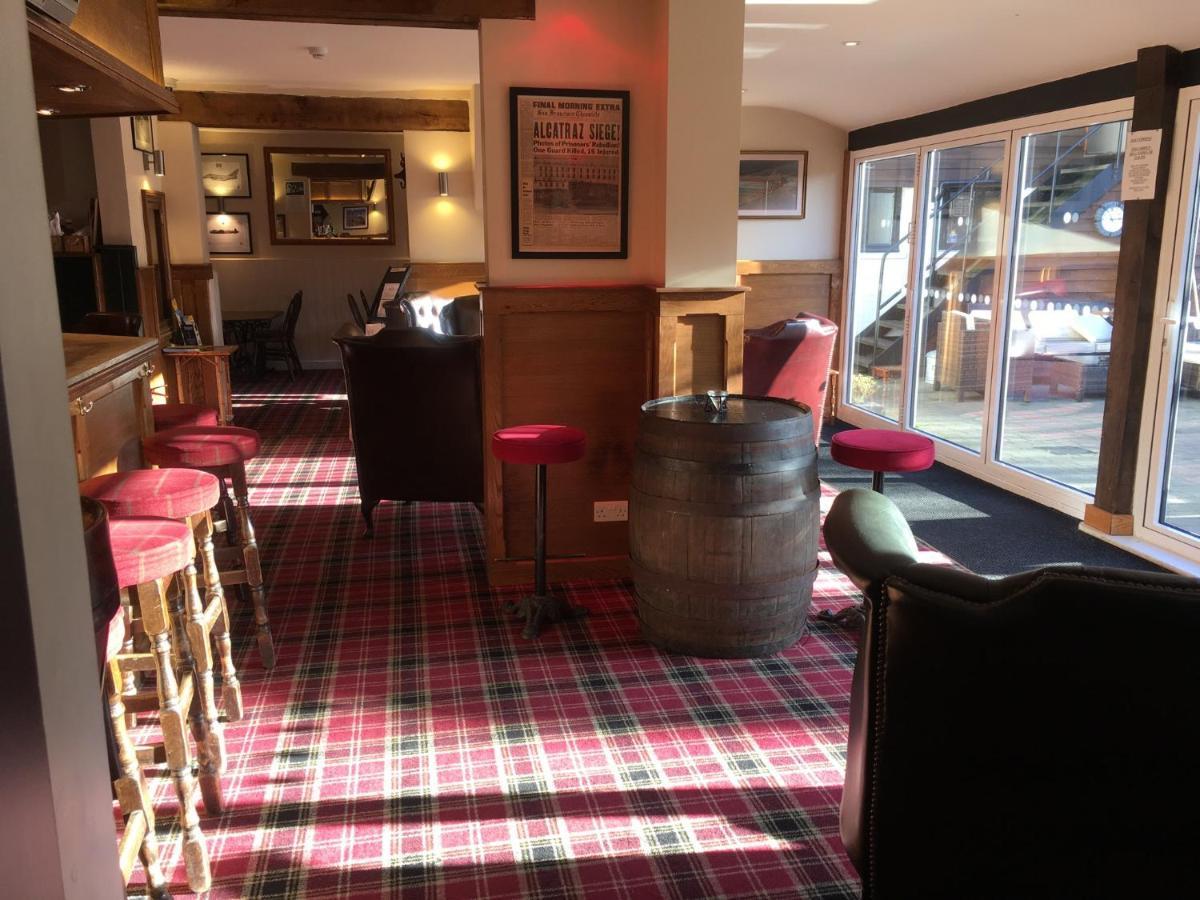 The White Hart Pub And Rooms Cranleigh Exteriér fotografie
