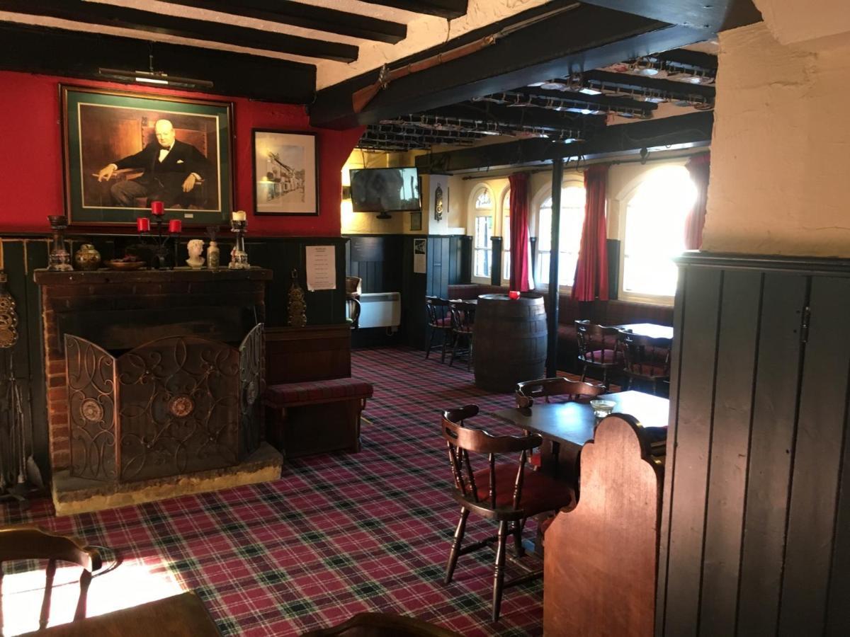 The White Hart Pub And Rooms Cranleigh Exteriér fotografie