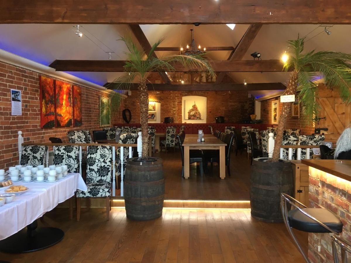 The White Hart Pub And Rooms Cranleigh Exteriér fotografie