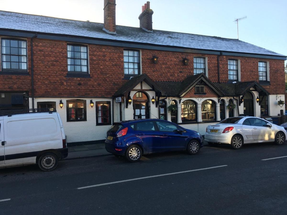The White Hart Pub And Rooms Cranleigh Exteriér fotografie