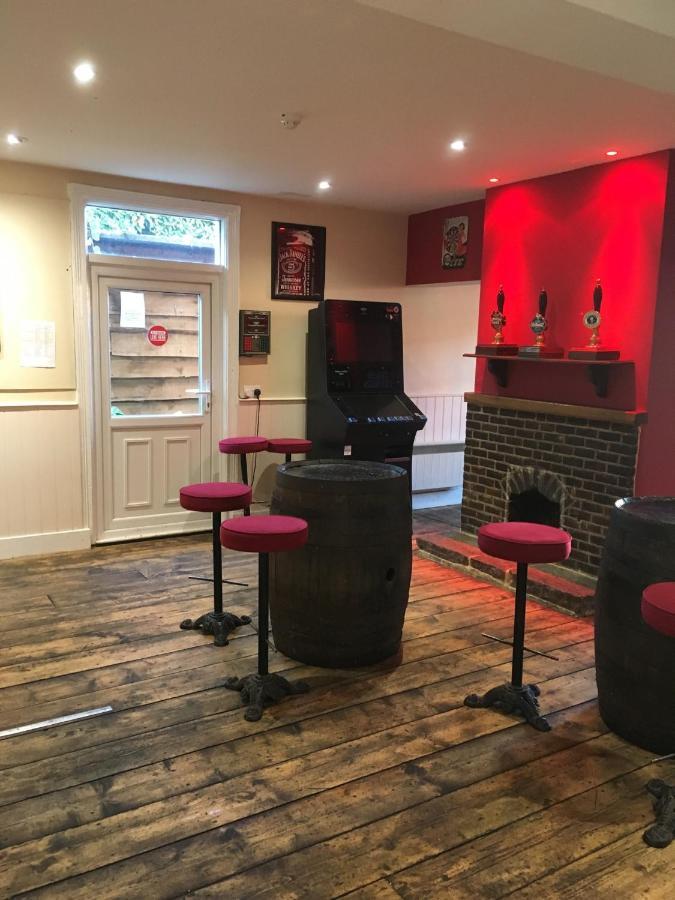 The White Hart Pub And Rooms Cranleigh Exteriér fotografie