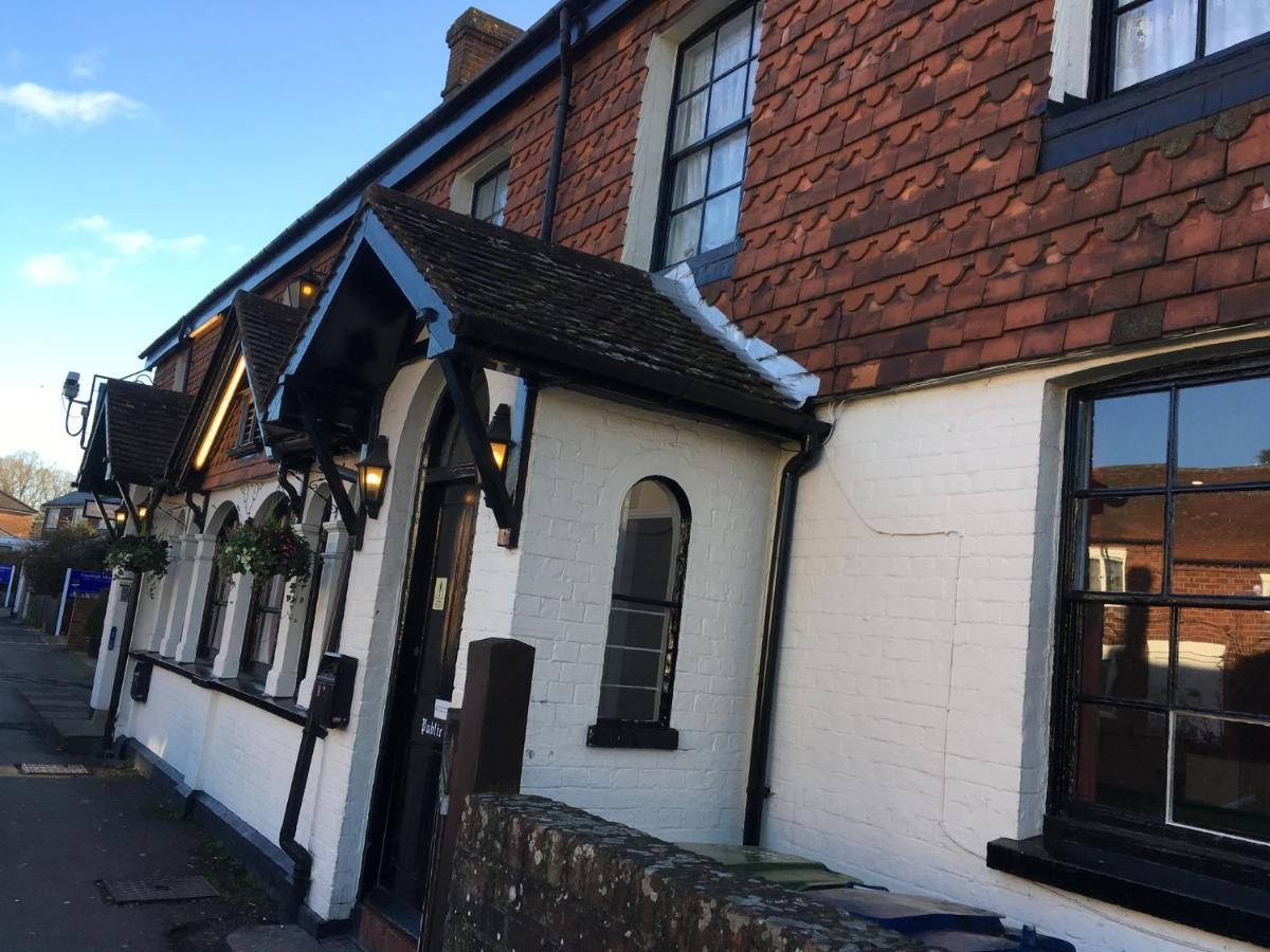 The White Hart Pub And Rooms Cranleigh Exteriér fotografie